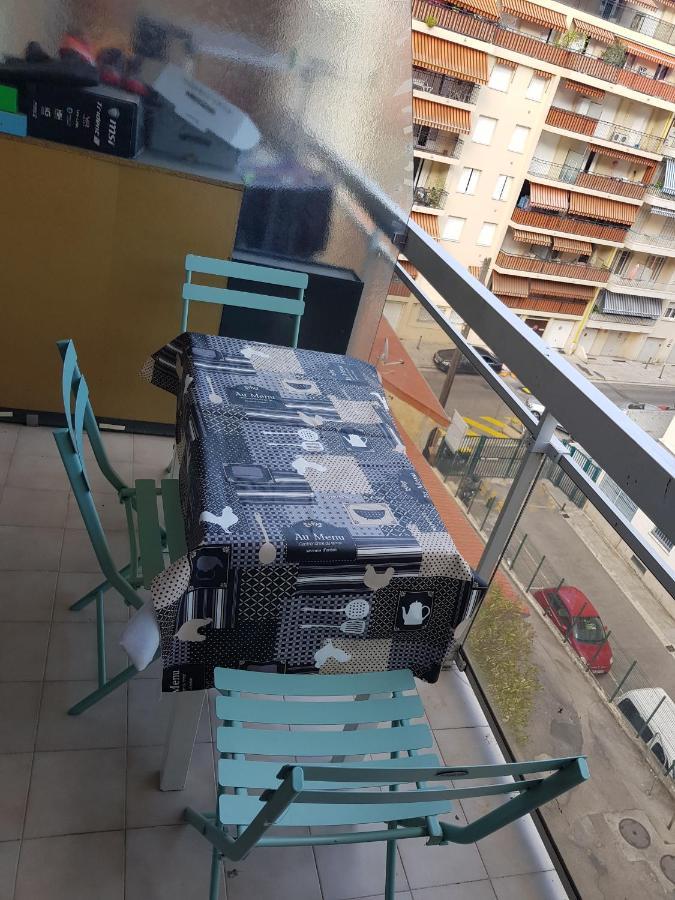 Studio 3 Personnes Proche Tram Et Bus Apartment Nisa Exterior foto